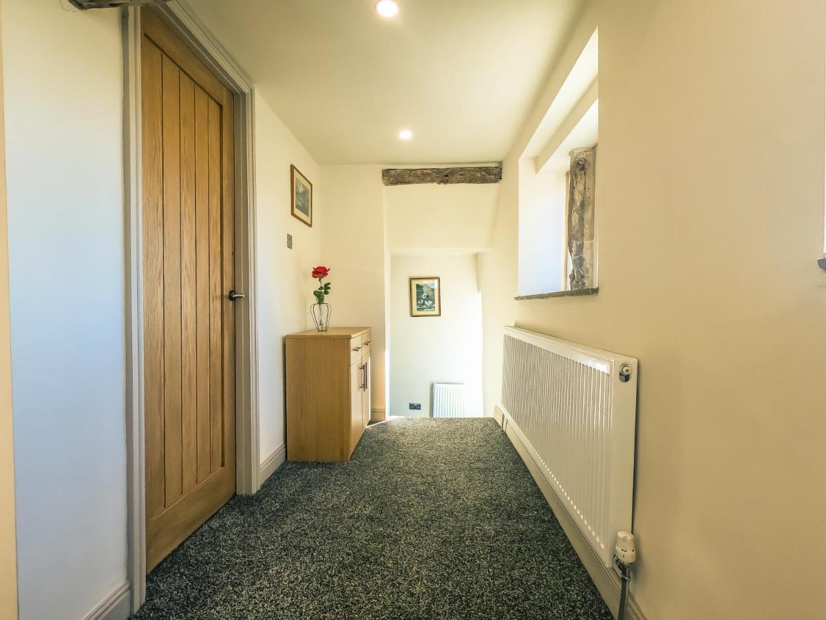 Luxury Traditional Stone In Saddleworth Holiday home *
