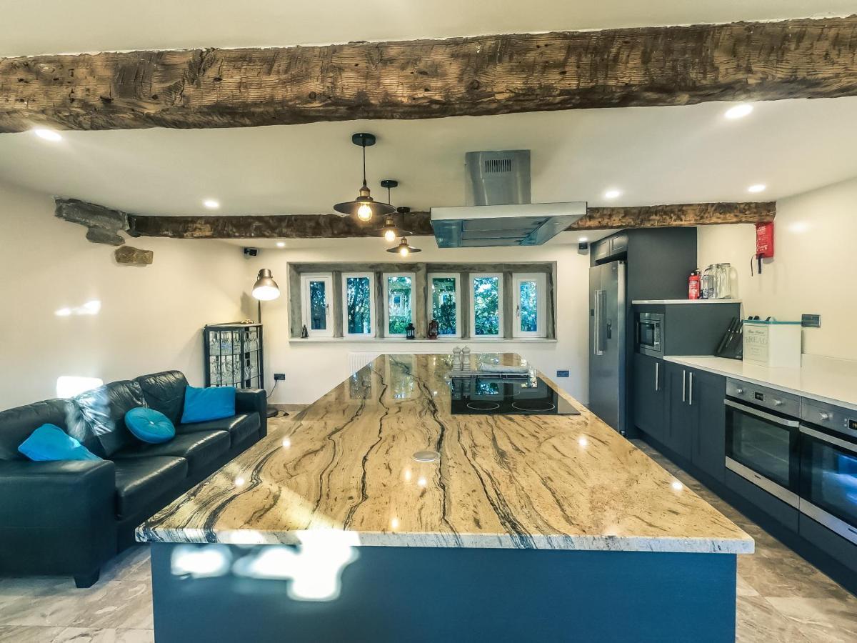 Luxury Traditional Stone In Saddleworth Holiday home