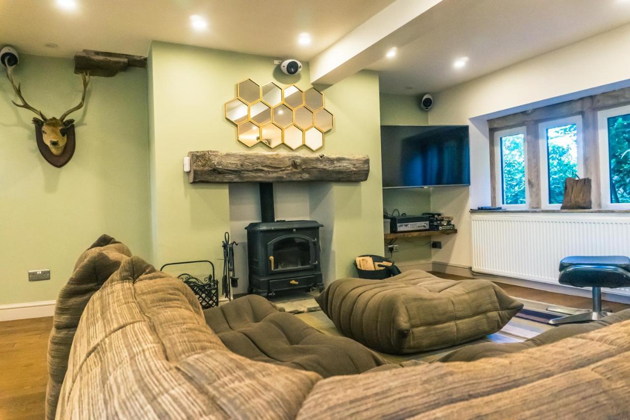 Luxury Traditional Stone In Saddleworth Holiday home Oldham