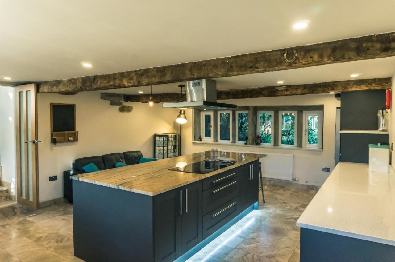 Luxury Traditional Stone In Saddleworth * Oldham