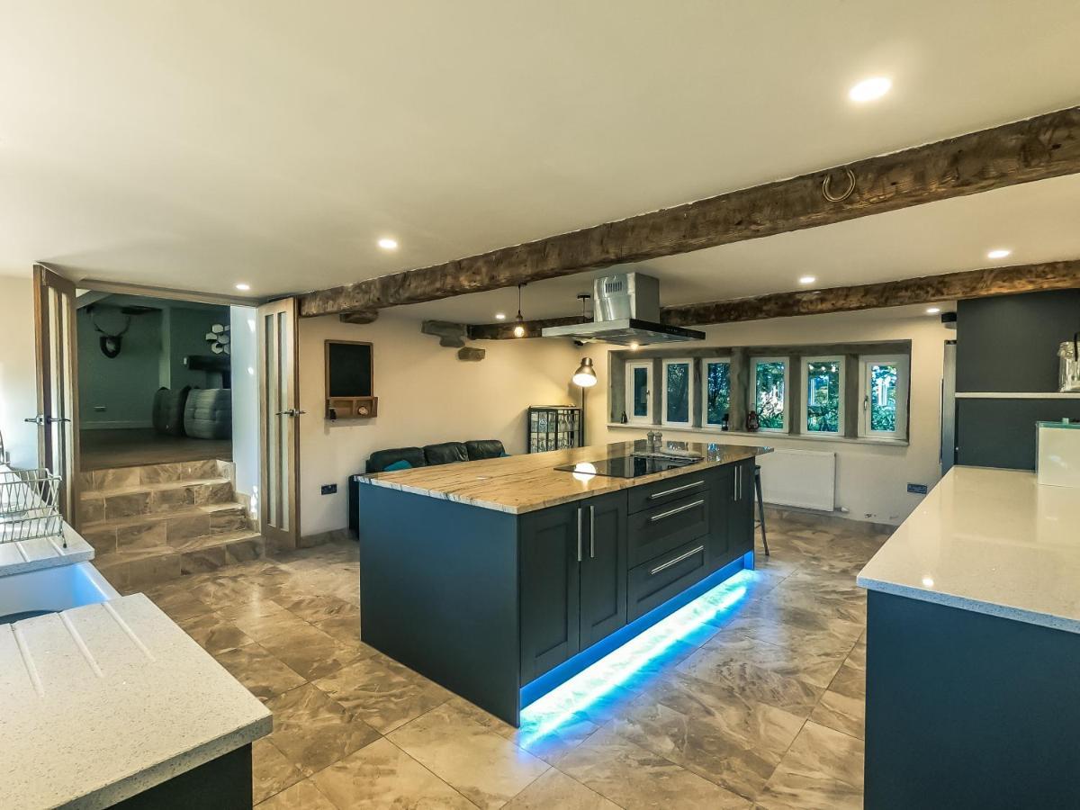 Luxury Traditional Stone In Saddleworth * Oldham