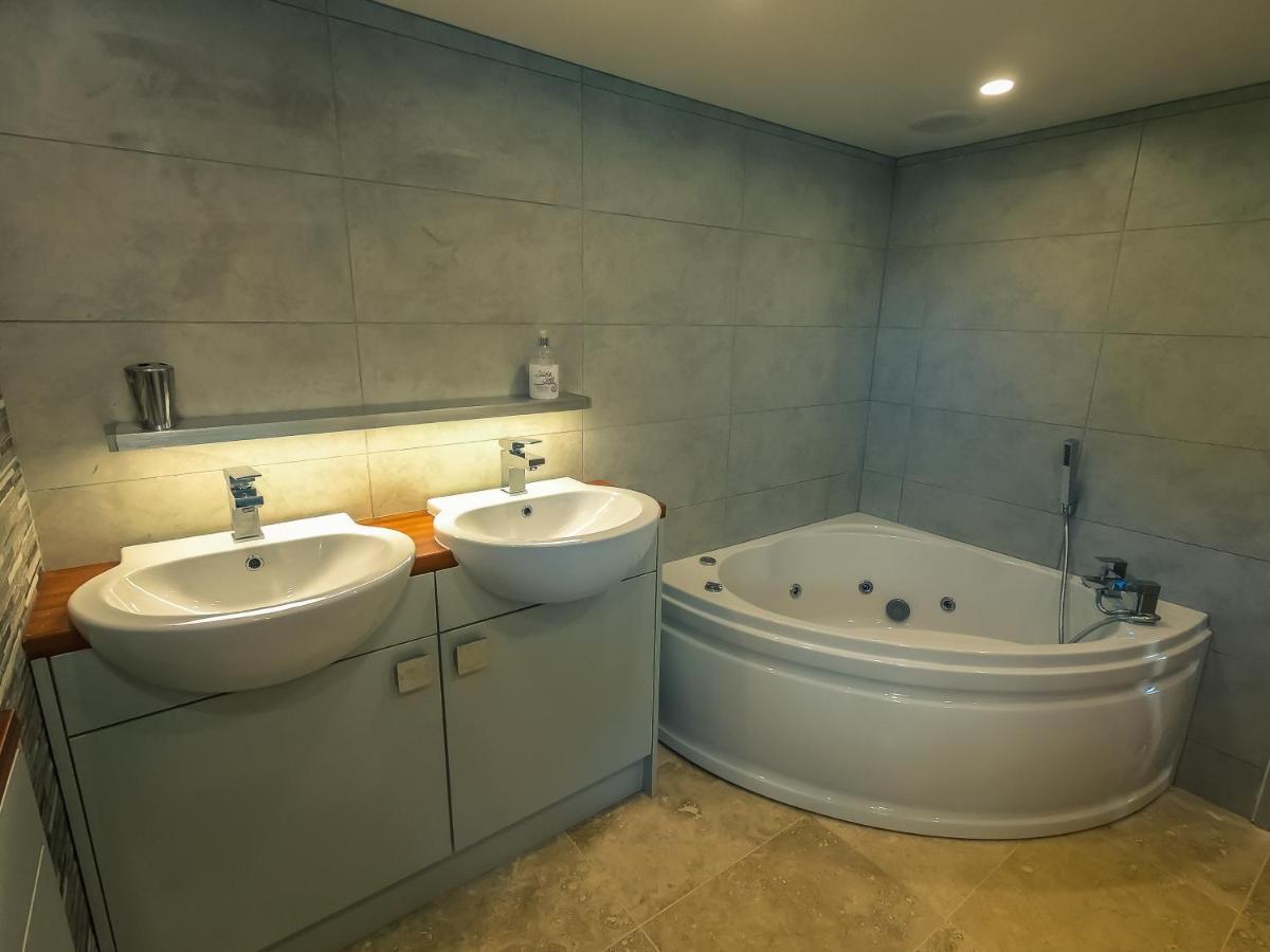 Luxury Traditional Stone In Saddleworth Holiday home *