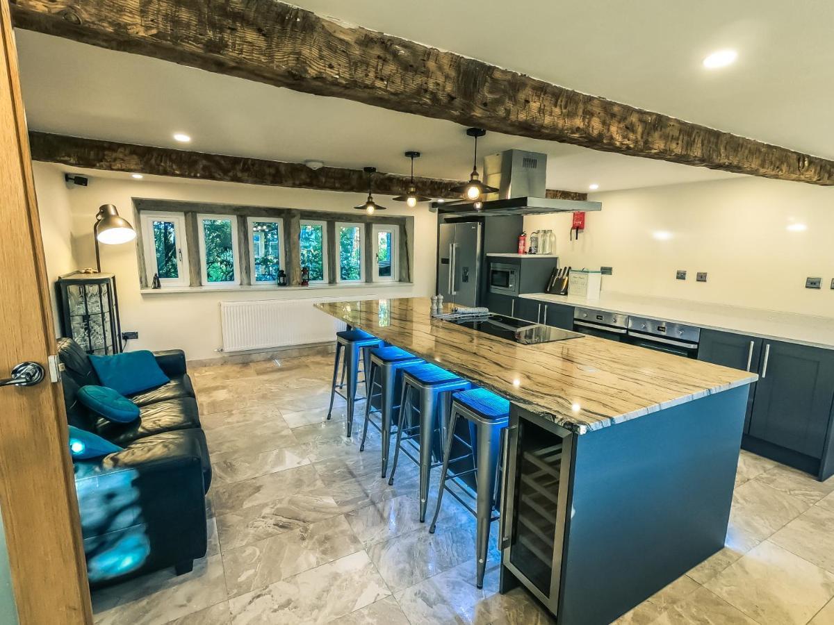 Luxury Traditional Stone In Saddleworth *